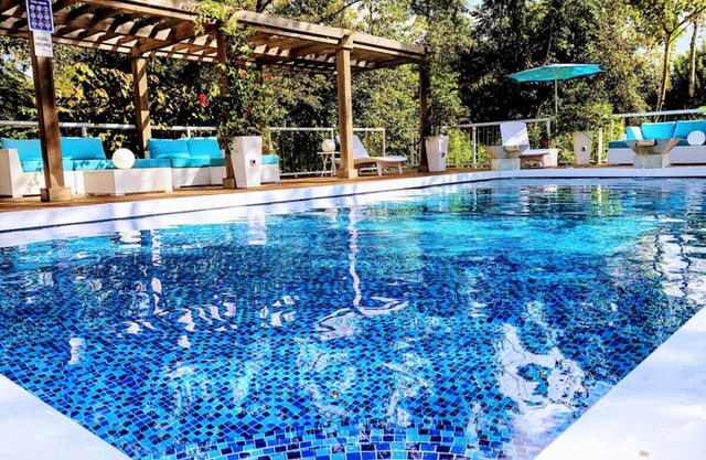 ORCHID VILLA 2 HEATED POOL 5000SQFT DECK PETS GAMES