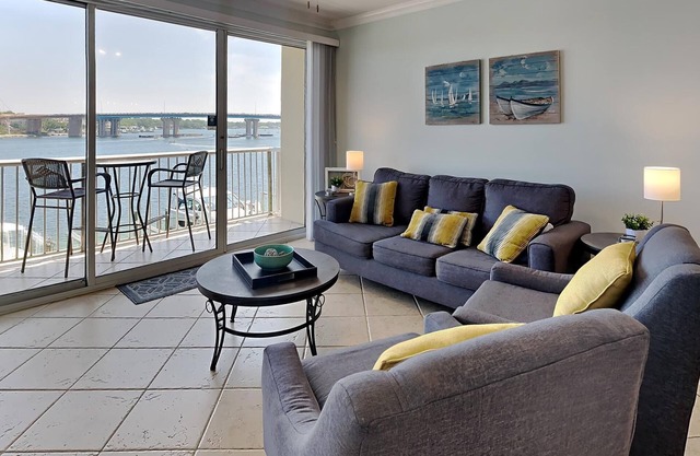 Palm Court Yacht Club 