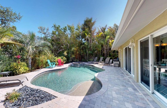 Paradise Pointe