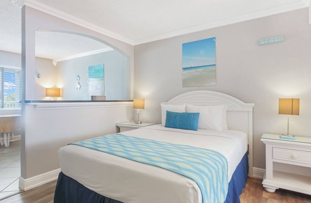 Pelican Pointe 311:Walk to Beach~Pool~Free Parking