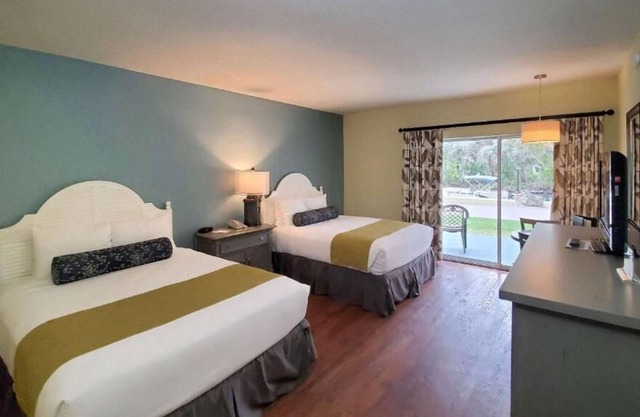 Perfect Location for Family Getaway! Two Spacious Rooms, Outdoor Swimming Pool