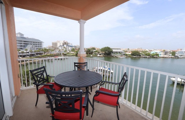 Pet Friendly! Waterfront, Pool, Hot Tub, Free Parking & Free Activities! ~ 403 Harborview Grande
