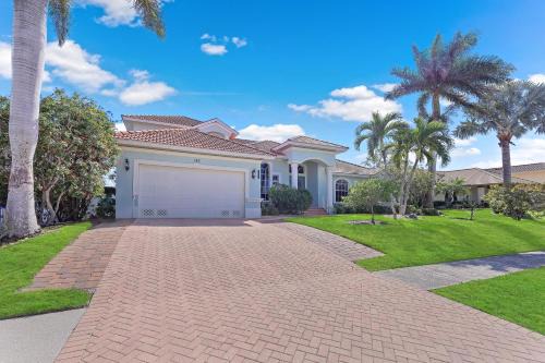 Leeward Court 