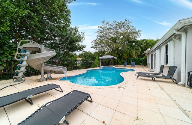 Pool House on the Water 2