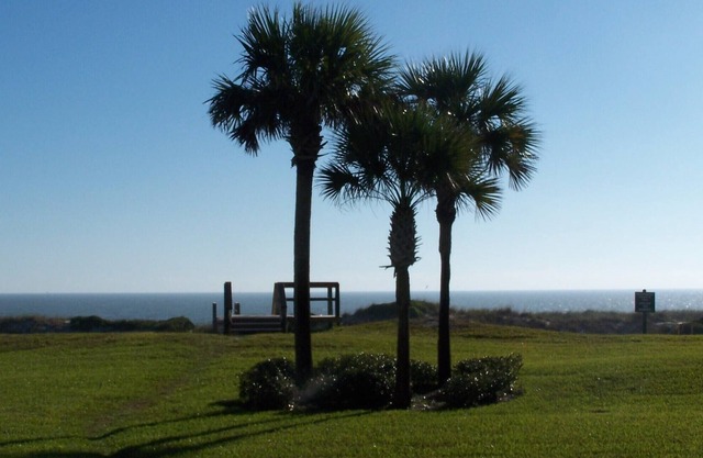 Poolside Sailmaker Condo at Summer Beach!