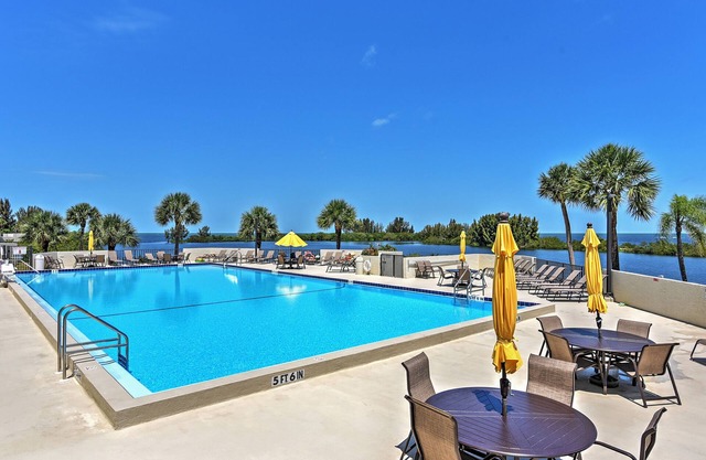 Hudson Resort Beach 