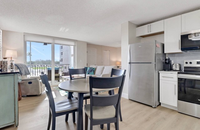 Remodeled! Cozy & Charming Studio Condo! Walk to Beach! Pickleball, Beach Gear, Parking & WiFi!