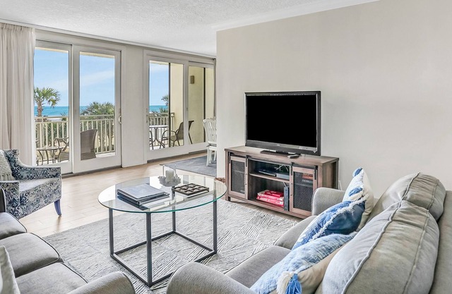 Renovated 3rd-floor oceanfront condo with balcony & pool