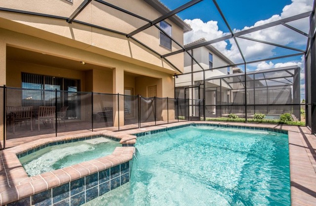 Resort Living Brand New Windsor At west side 6 Bed Pool and Spa Villa