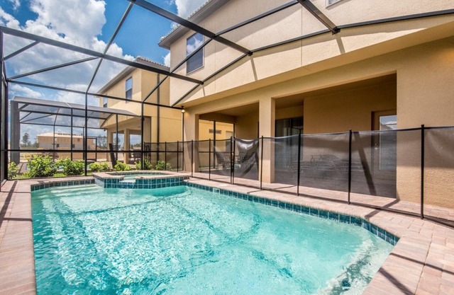 Resort Living Brand New Windsor At West Side 6 Bed Pool 8916RS