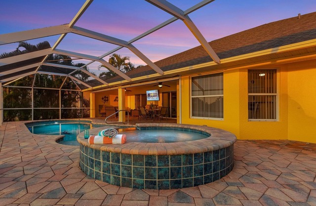 Restful Retreat - Lake views, Spectacular Sunsets, Kayaks - Villa Sundown- Roelens Vacations