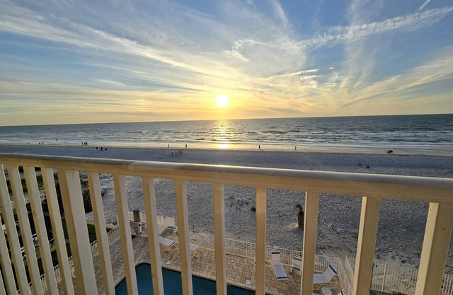 Sea Isles Penthouse/Small intimate Building/Private elevator/Cleanliness/Free wifi-Beach Equipment & Parking
