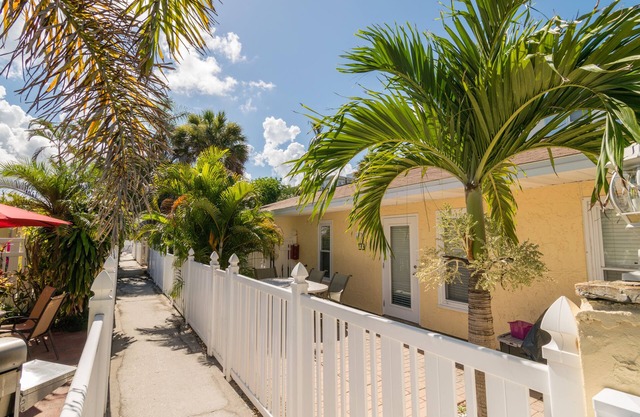 Sea Pirate 3 Attractive 2/1 Condo With Pool Just Steps To Beach