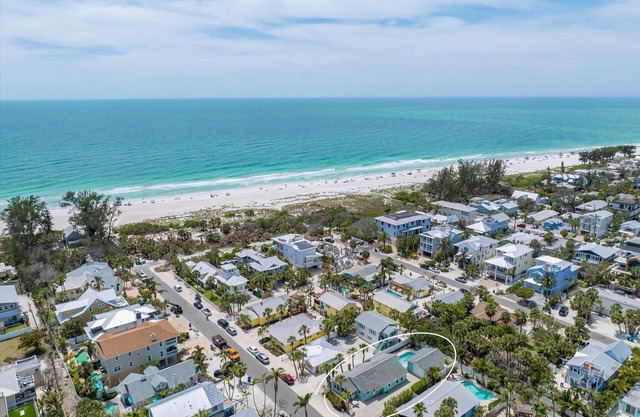 Sea Spray 4: *Heated Pool *Pet-Friendly *Steps to beach *Shops, dining close