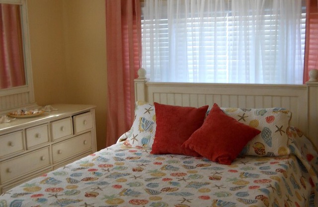 Seaside Bungalow - Beautiful Gulf of Mexico beach and heated pool