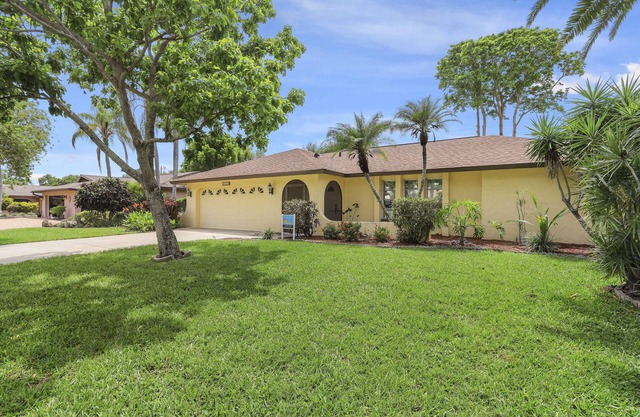 Seaside Villa Cape Landing 3 Bedroom, 2 with Smart TV and King Size Bed