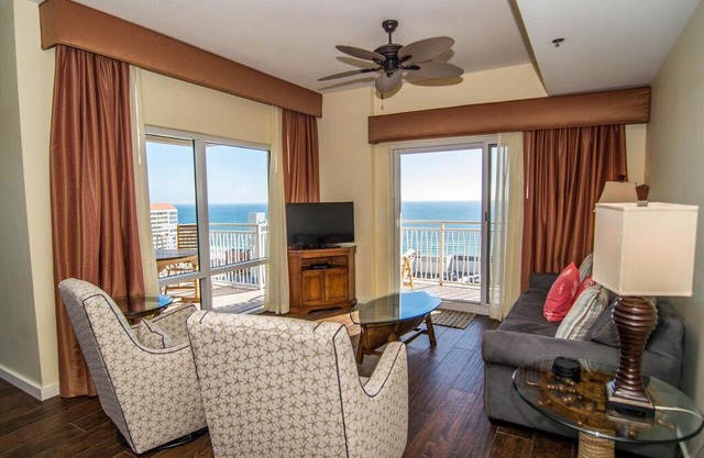 Shabby-Chic 3BR/3BA Minutes Away from the Gulf!!