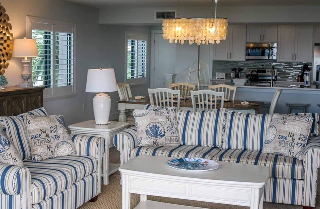 Shorewood #2B Large, spacious 3BRM, 3BA condo with unbelievable view of Gulf. Beach front. Sleeps 6.
