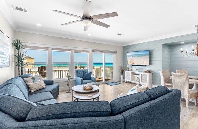 Spacious Beachfront 3 Bedroom!