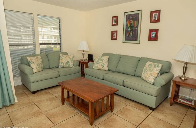 SPC8121 - Studio with Murphy Bed - sleeps 4