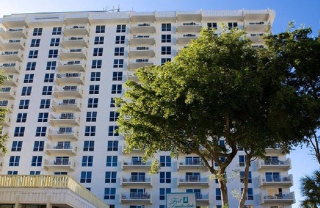 Studio Unit 1406C - 2 blocks off beach with Direct Waterway Views.