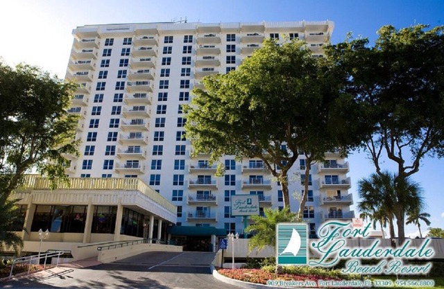 Studio Unit 1501A - 2 blocks off beach with Direct Ocean Views.