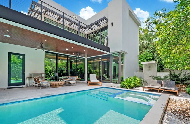 Stunning 3BR Home with Heated Pool, Coconut Grove