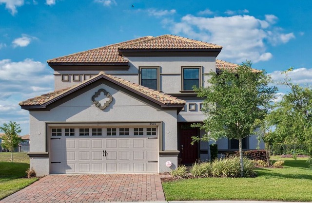 Stunning 5 Br Home with Free Water Park Access. 9041