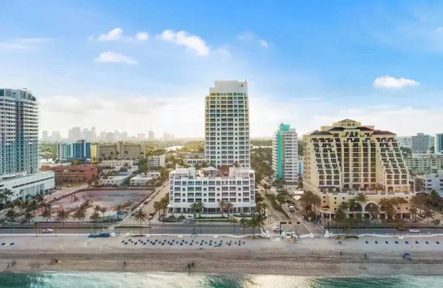 Stunning Beachfront Luxury- Your Perfect Getaway!