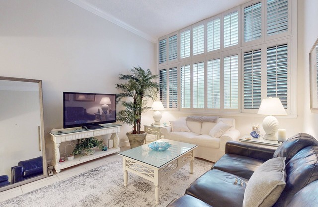 Stunning Condo near the Ocean w/Private Balcony, W/D, Shared Outdoor Pool, A/C