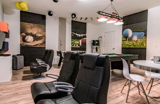 Stunning Home 9bedrom at ChampionsGate +Private Pool near near Disney