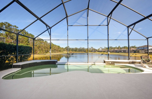 Stunning Lakefront 4 Bed 2.5 Bath Pool Home gated community 5 mi to Disney