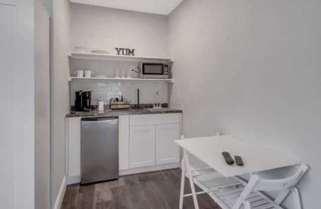 Sudio apartment by PMI Edgewood