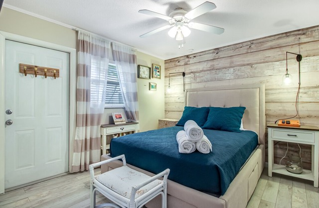 Sunny condo w/ shared heated pool & private gas grill - walk to the Gulf!