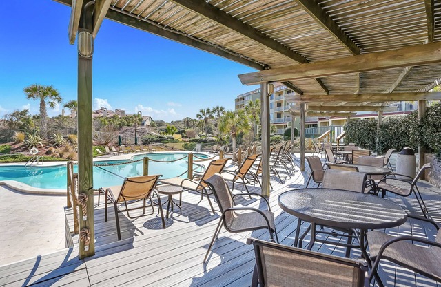 Sunny, oceanfront condo with great views, balcony & outdoor pool