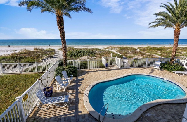 Sunset Villas 3 Million $ VIEWS|2 Balconies|BBQ|pool|Beachfront