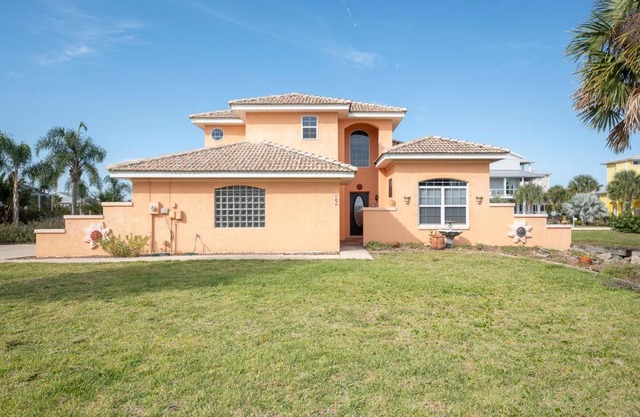 Sunshine Beach, 3 Bedrooms, Private Pool, WiFi, Pet Friendly, Sleeps 8