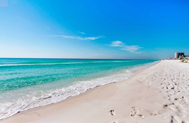 Surf Dweller unit108 3 night min stay