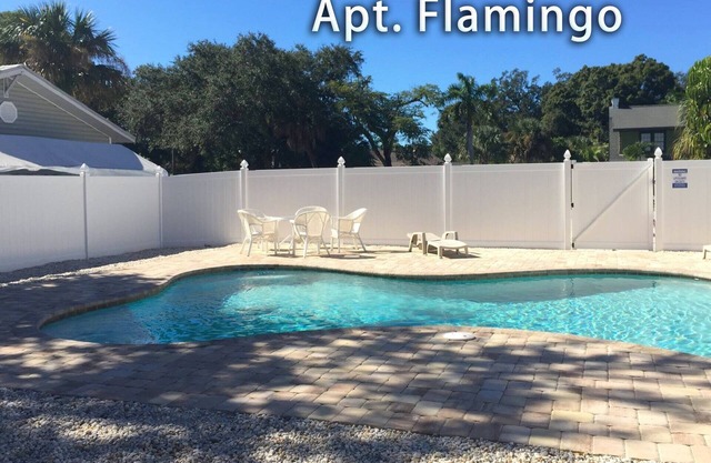 The Florida sun and UNIQUE PRICES are waiting for you! Book quickly now!