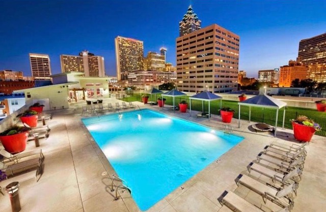 Top floor cozy apartment in the heart of Atlanta