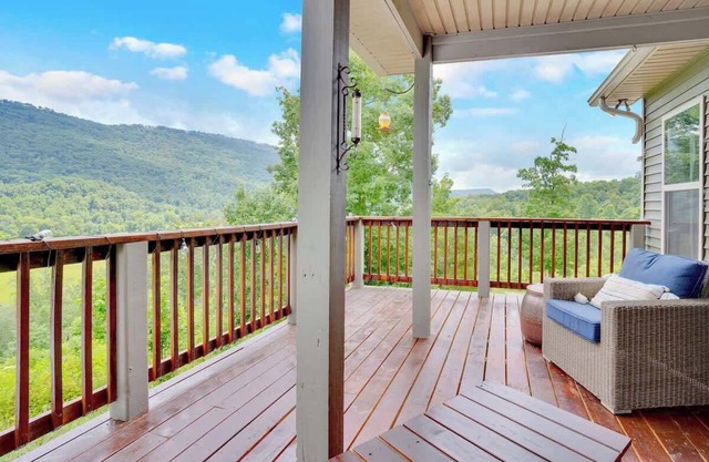 Treetop Retreat 