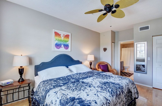 Tropical Getaway in the Heart of Rosemary Square (CityPlace)