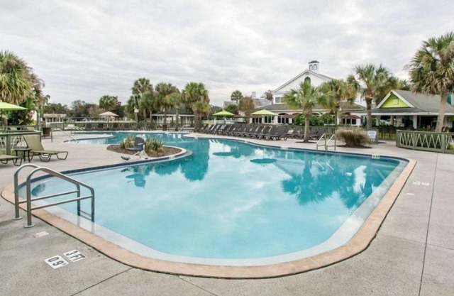 Ultimate Family Getaway! Amazing Room w/ 2 Double Beds, Outdoor Pool