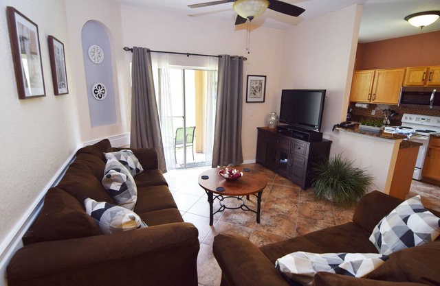 Upgraded 4 bed/3 bath townhome, sleeps 8, Regal Palms Resort, Disney 10 miles!