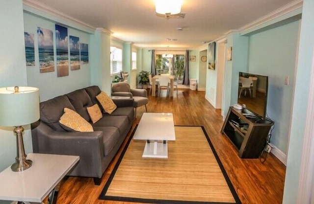 Upgraded home w. natural outdoor setting, steps to beach