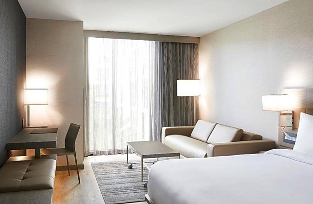 3-Star Hotel ∙ AC Hotel by Marriott Tampa Airport