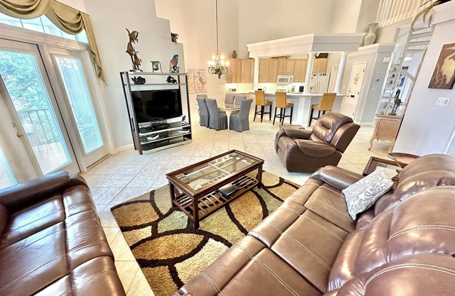 Villa close to beach Includes 6-Seat Golf Cart! 5257 TS