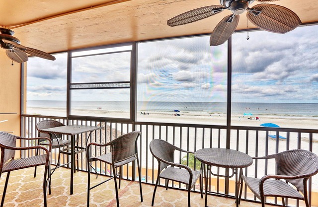 Villa Madeira 204 Beach Front|Walk to restaurants, shops, entertainment!