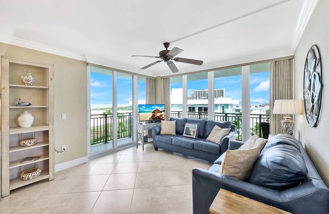 Walking Distance to Beach, Dining, Shops & More!