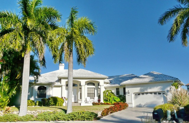 Waterfront house on key lot w/ heated pool, hot tub & unmatched views